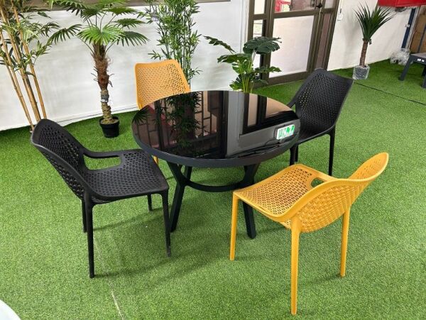 picture 957 שולחן אלומיניום לגינה עגול קוטר 100 ס"מ דגם פאלסיו כולל 4 כיסאות פלסטיק מעוצבים
